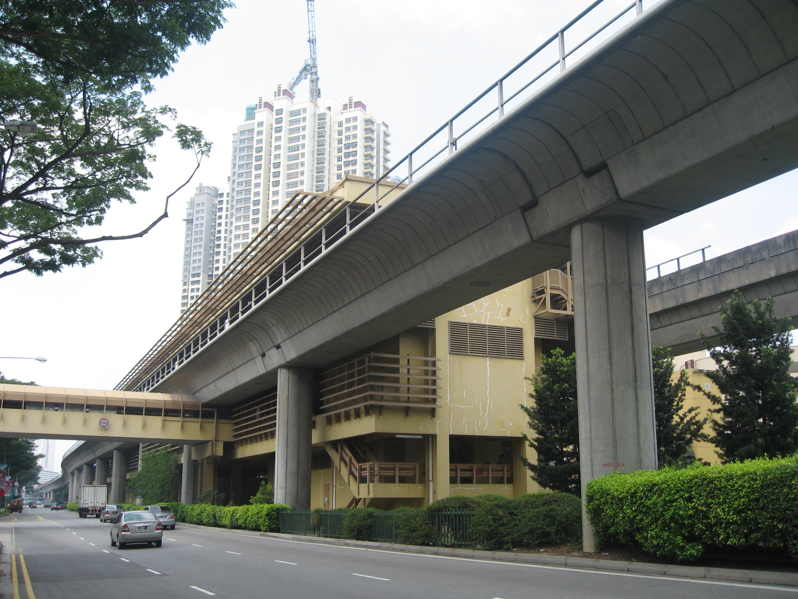 East west Green Line Singapore EW20 Commonwealth MRT Station